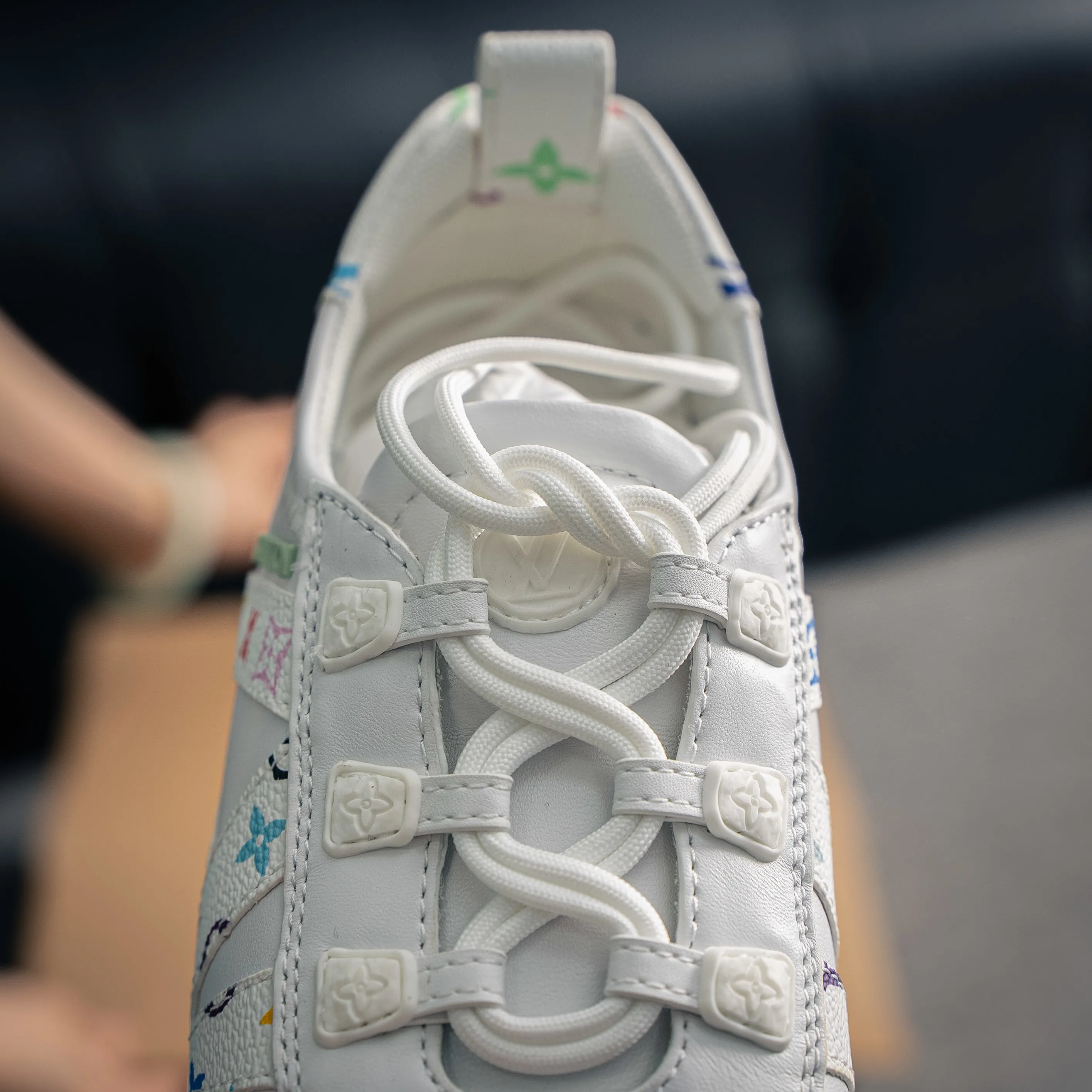 LV SNEAKERWA Sneakers LV Sneakenina Sneakers Cowhide Leather ， mono grammar Canvas LV ， Shoes
